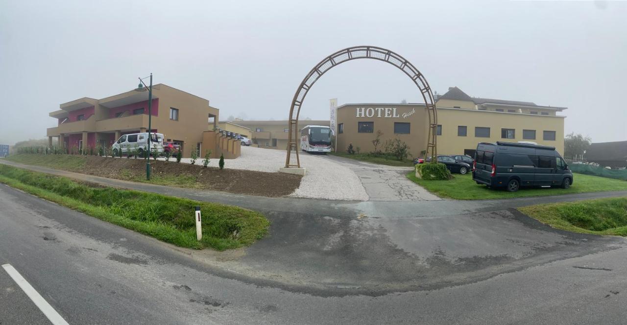 Hotel Restaurant Hesch Gabersdorf Exterior photo